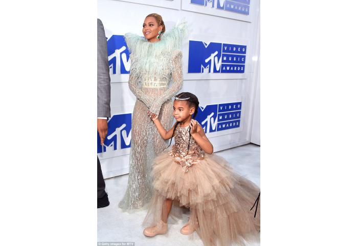 Mama dan Anak Sama-Sama Fashionista